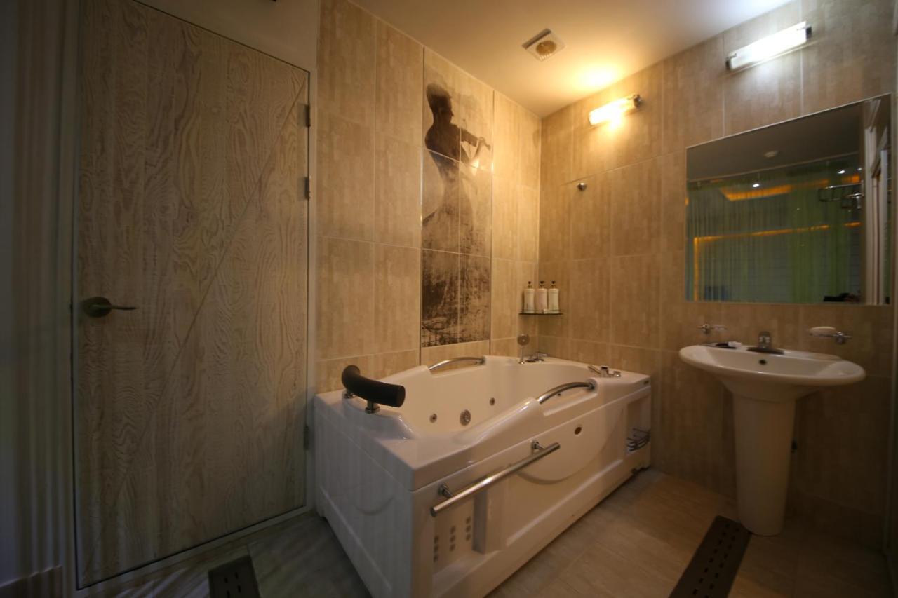 Dubai Hotel Daejeon Exterior foto